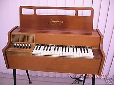 Magnus Chord organ